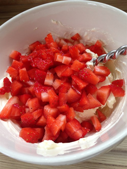 strawbs and cream